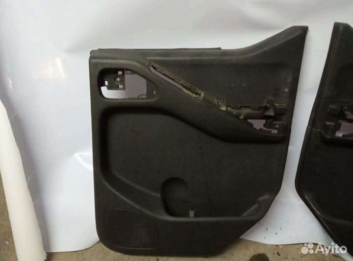 Nissan Navara d40 дверные карты