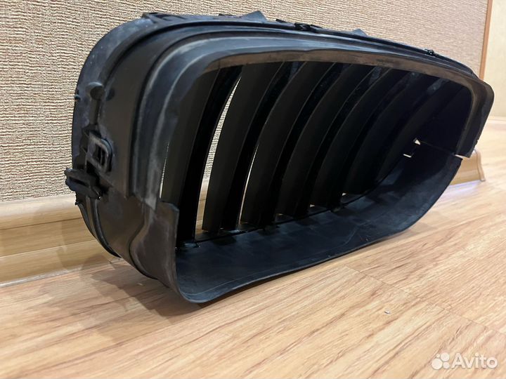 Решетка радиатора правая на BMW X6 E71 и X5 E70