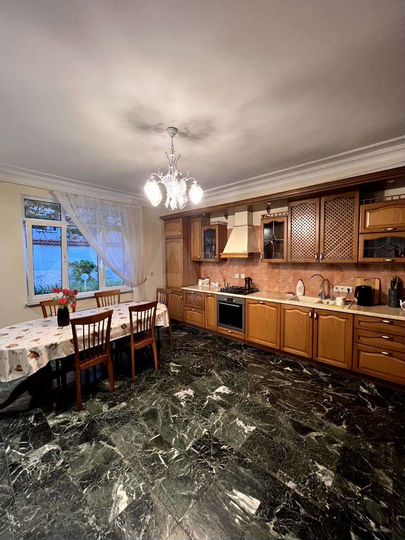 Дом 230 м² на участке 4 сот.