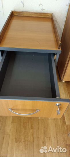 Тумбочка офисная выкатная