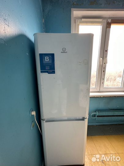 Холодильник indesit