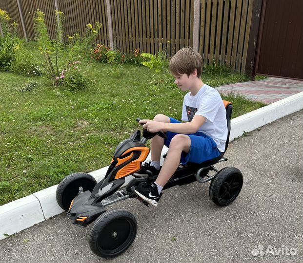 Педальная машинка. Веломобиль детский 