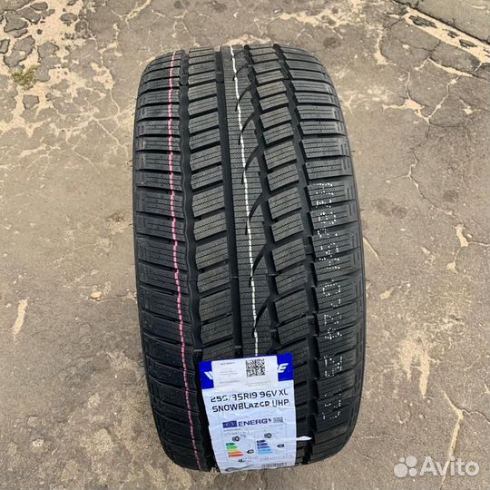 Windforce Snowblazer UHP 245/40 R19