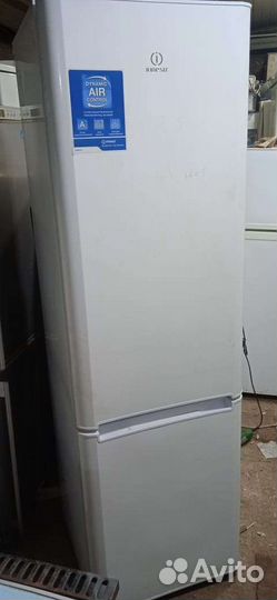 Продаю большой двухкамерный Холодильник