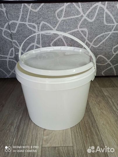 Ведро пластиковое с крышкой