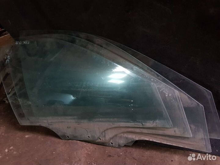 Переднее правое стекло двери Кия спектра