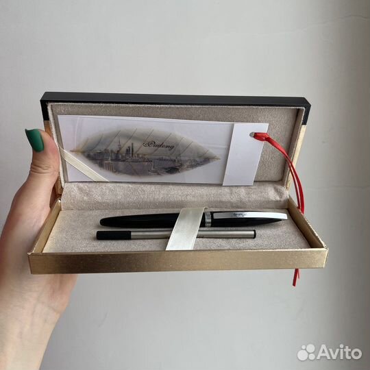 Подарочная коллекционная шариковая ручка