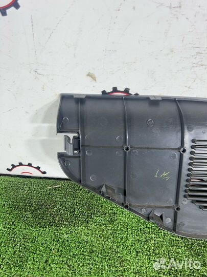 Заглушка обшивки багажника задняя левая Toyota