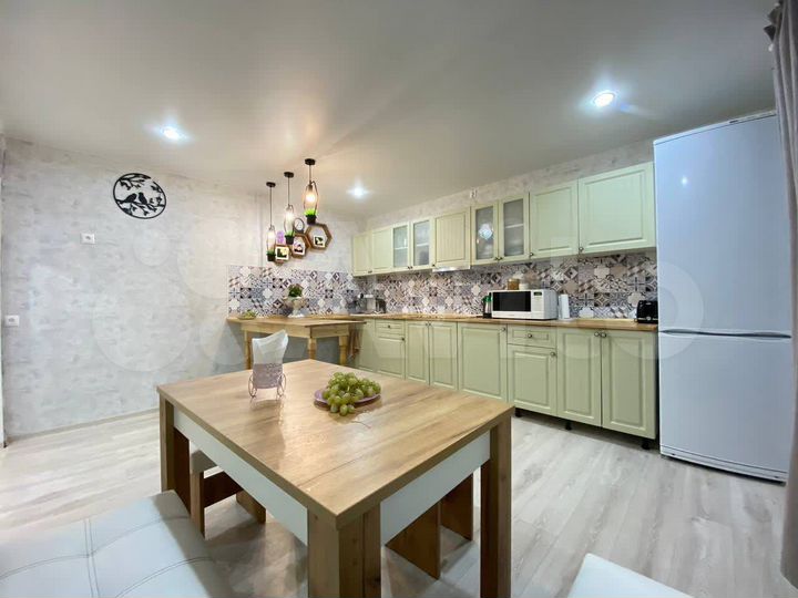 Дом 182 м² на участке 7 сот.