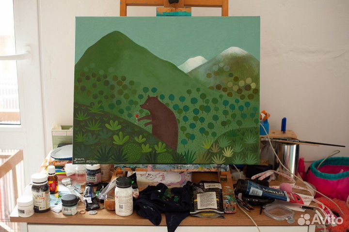 Картина с медведем и вином