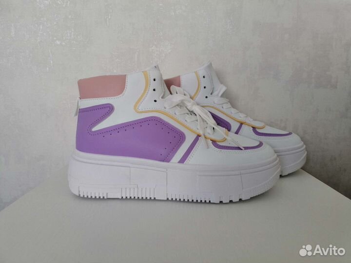 Кроссовки новые
