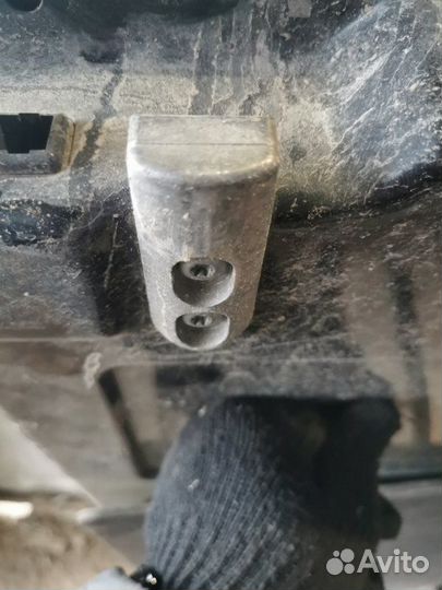 Ограничитель двери задний Mercedes Sprinter 904