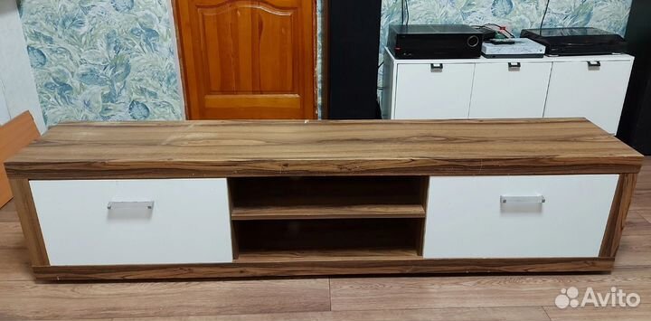 Компьютерный стол и тумба под телевизор