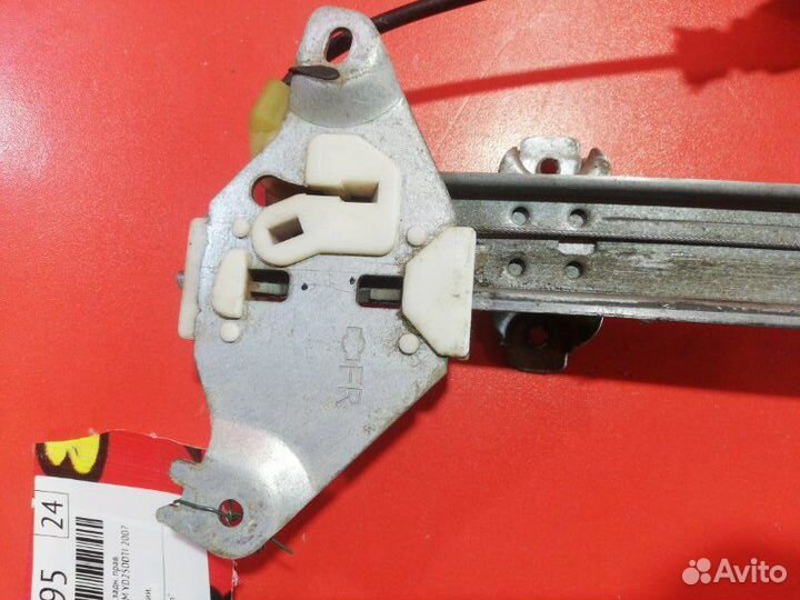 Стеклоподъемник задний правый Nissan Navara D40M