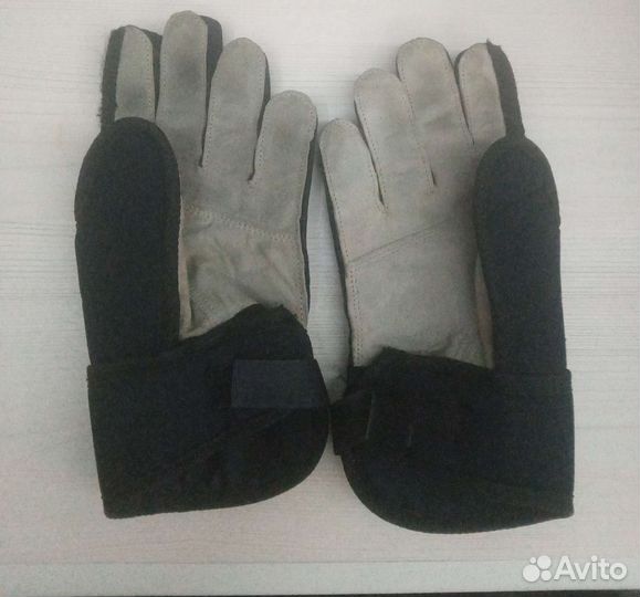 Перчатки хоккейные