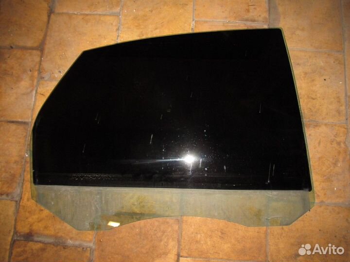 Стекло двери задней правой (Ford Focus)