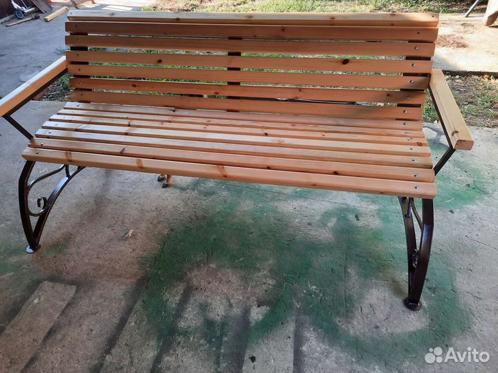 Лавочка уличная