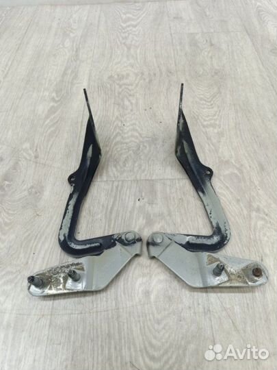 Петля капота Ford Focus CB4 1.6L duratec 16V PFI