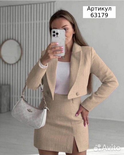 Костюм с юбкой