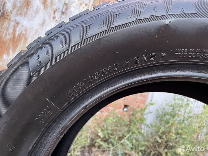 Bridgestone Blizzak Revo GZ 215/65 R16