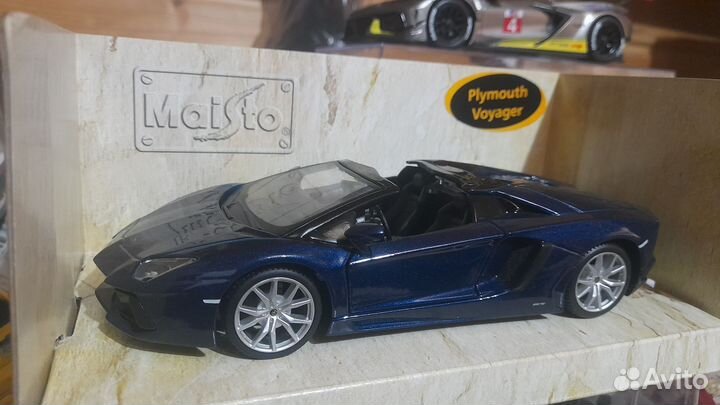 Lamborghini aventador roadster 1/24