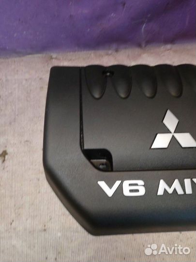Декоративная крышка двигателя Mitsubishi Outlander