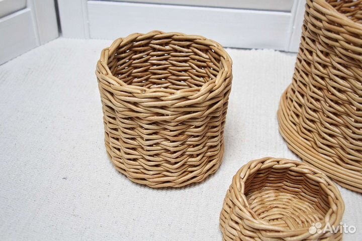 Корзина плетеная из бумажной лозы