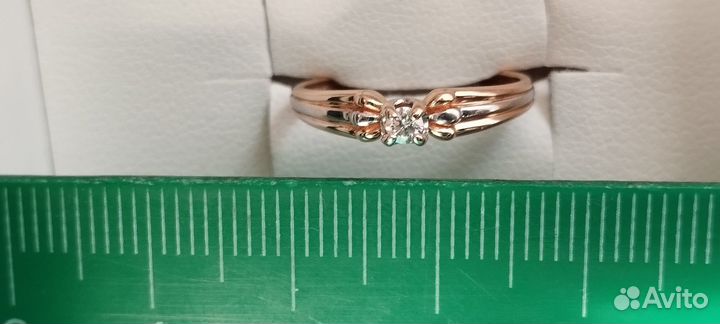 Золотое кольцо с бриллиантом