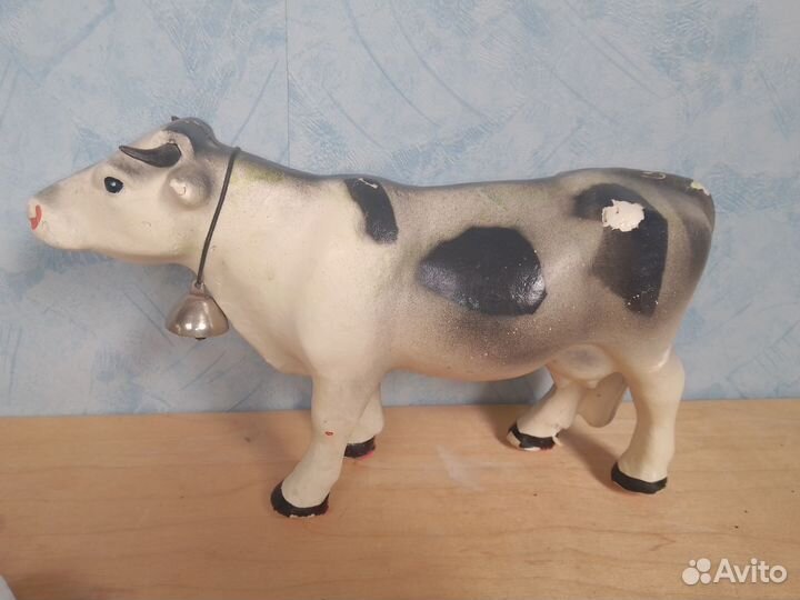 Игрушечная корова СССР