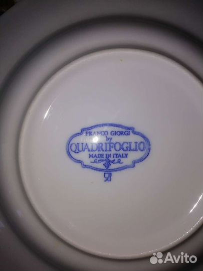 Тарелки столовые разные