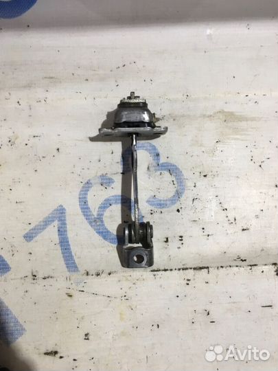 Ограничитель двери LADA kalina 2 1.6 ат универсал