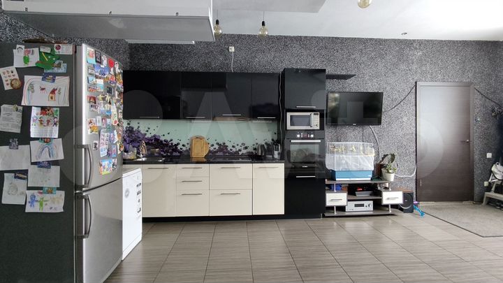 2-к. квартира, 61 м², 1/4 эт.