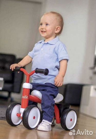 Первый беговел малыша