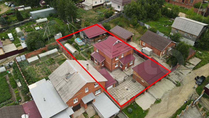 Коттедж 208,6 м² на участке 10 сот.