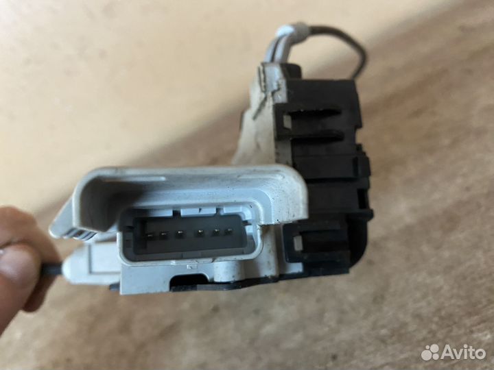 Заамок двери передней левой Citroen С4 2005-2011