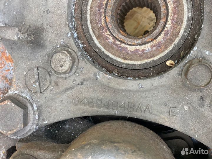 Кулак передний правый Dodge Caravan 4 2000-2007