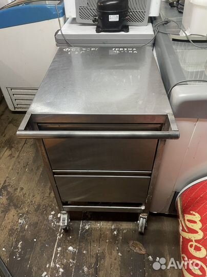 Стол-тележка на колёсах