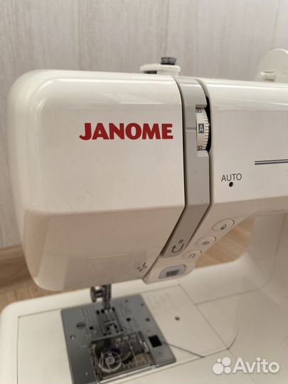Новая швейная машина Janome Memory Craft 5200