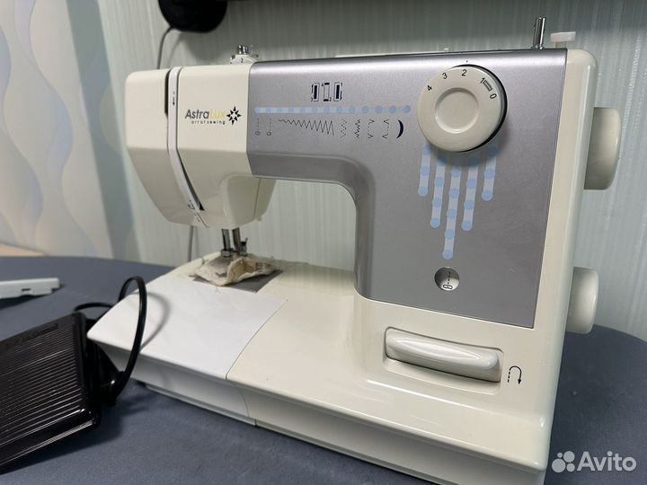 Швейная машина Astra Lux