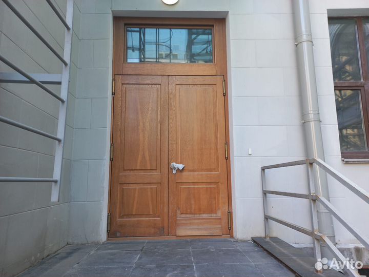 Мастер по ремонту деревянных дверей, окон