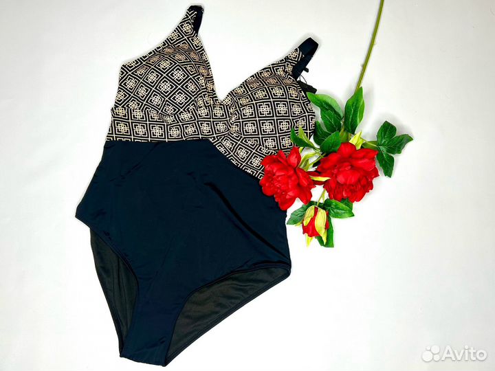 Купальник женский слитный новый 52-54