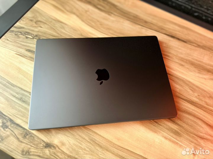 Apple Macbook pro 16 M3 pro 18/512 space black