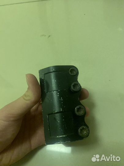 Зажим на трюковой самокат скс