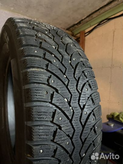 Pirelli Formula Ice 215/65 R16