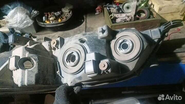 Фара Toyota vista zzv50