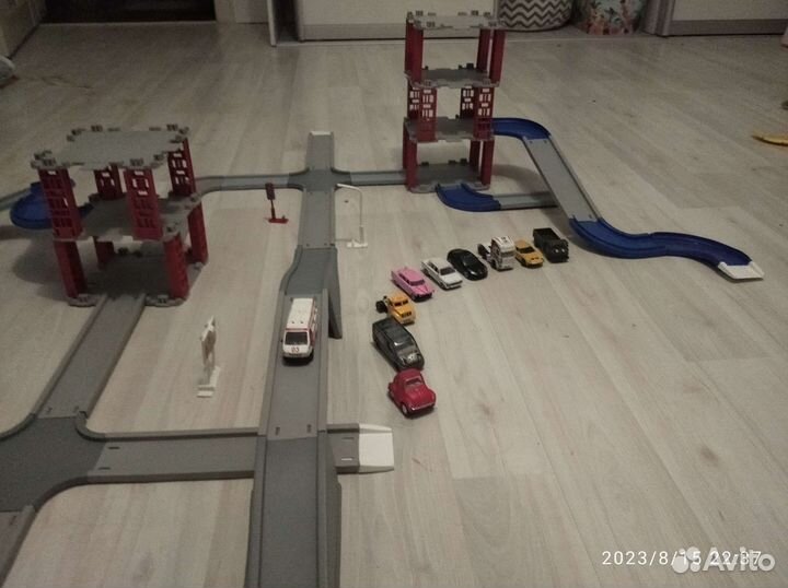 Парковка-гараж и машинки