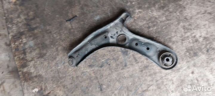 Хендай Солярис 2 передний правый рычаг