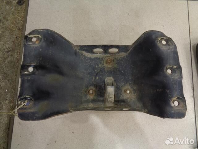 Кронштейн крепления запасного колеса Mitsubishi P