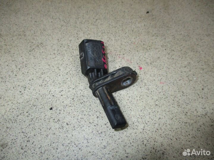 Датчик ABS передний правый VW Jetta 6 (1B)