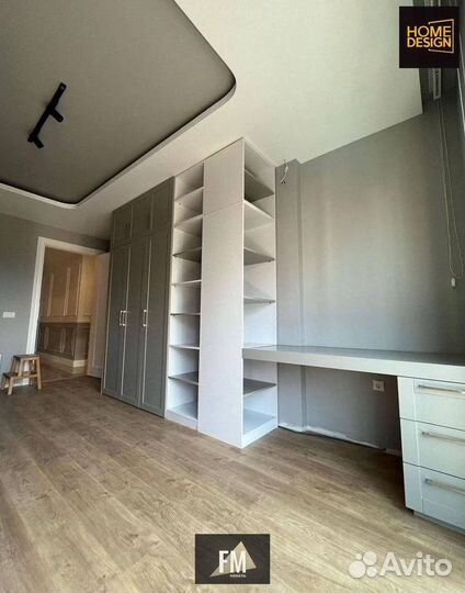 Рабочий стол со шкафом